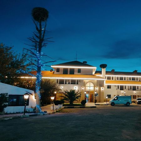 Amrouss Touristic Darmaroc Hotel Azrou Bagian luar foto
