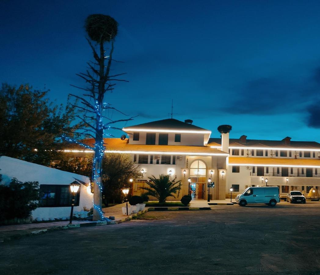 Amrouss Touristic Darmaroc Hotel Azrou Bagian luar foto