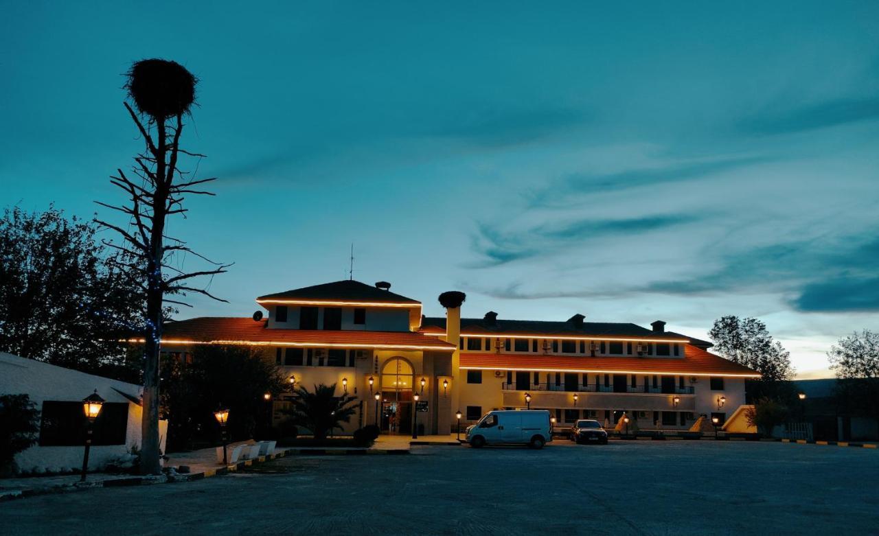 Amrouss Touristic Darmaroc Hotel Azrou Bagian luar foto