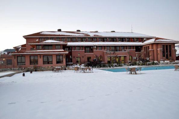 Amrouss Touristic Darmaroc Hotel Azrou Bagian luar foto