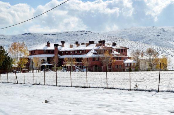 Amrouss Touristic Darmaroc Hotel Azrou Bagian luar foto
